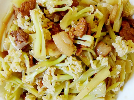 菜花（huā）炒肉